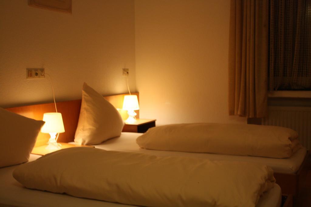 Hotel Funk بيتنهيم بيسنغين الغرفة الصورة